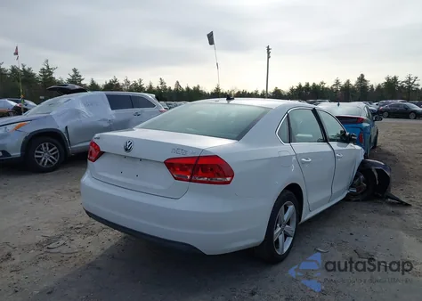 2013 Volkswagen Passat 2.5L Se z USA, uszkodzony, nr VIN 1VWBP7A30DC034530